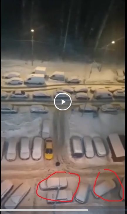 "Уютный" двор под окнами жилых домов в районе Путилково (ближнее Подмосковье)