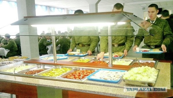 "Приятного аппетита, товарищи солдаты!"