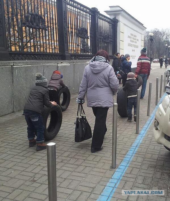Киев. Новые столкновения демонстрантов с милицией