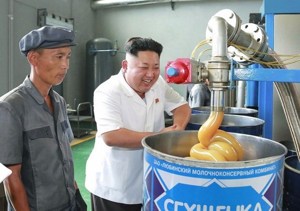 Самый главный ревизор: Ким Чен Ын инспектирует товары и объекты
