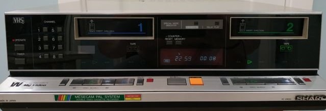 Кто придумал первый в мире двухкассетный магнитофон