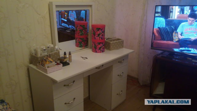 Столик для жены