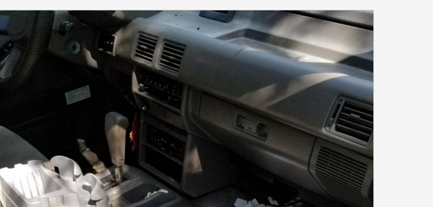 Это не притон бомжей, а комната геймера-стримера World of Warcraft