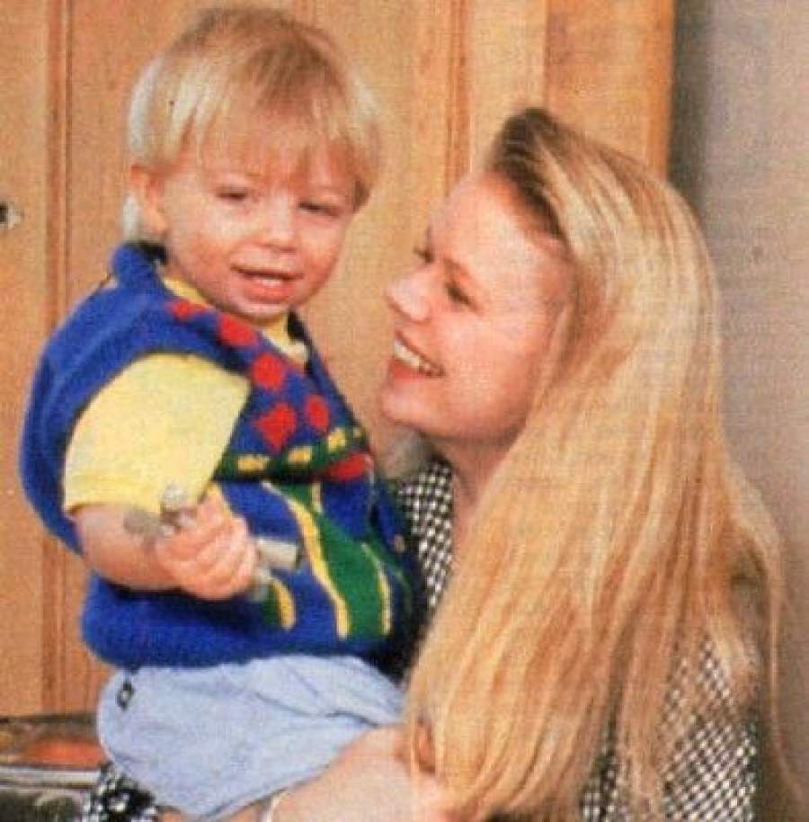 Тейлор коллинз сын марси уолкер. Где сейчас сын марси уолкер тейлор коллинз. Тейлор коллинз и марси уокер. Марси уолкер и ее дети. Тейлор коллинз сын марси уолкер.