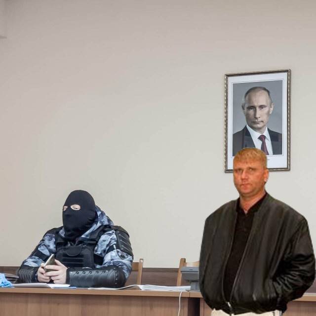 Фотожабы: омоновец на фоне Путина
