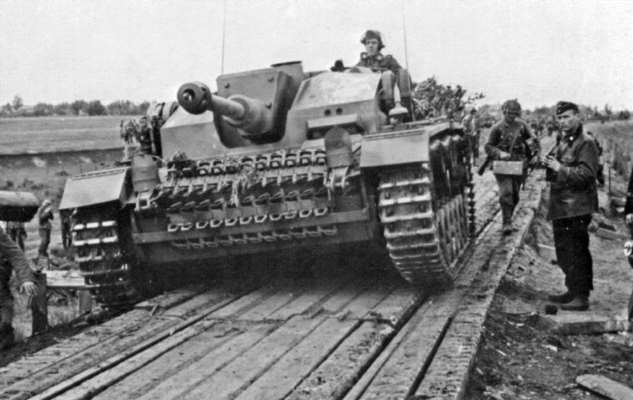 StuG III под кличкой "Гадюка", самая массовая в производстве с которой пришлось встретиться нашим дедам.