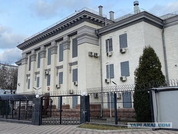 Здание посольства Украины в Москве могут отобрать и передать в пользу патриотических организаций.