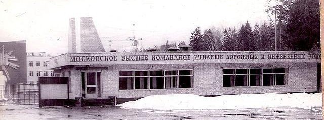 А кто в армии красил траву, или это миф от ЦРУ?
