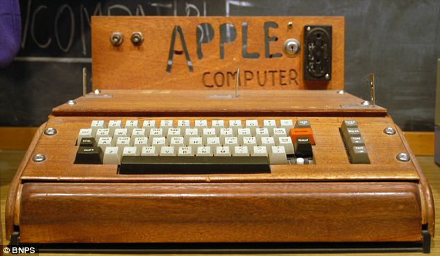 Самый первый макинтош "Apple 1" продан на аукционе