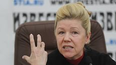 Их искусал пришелец.