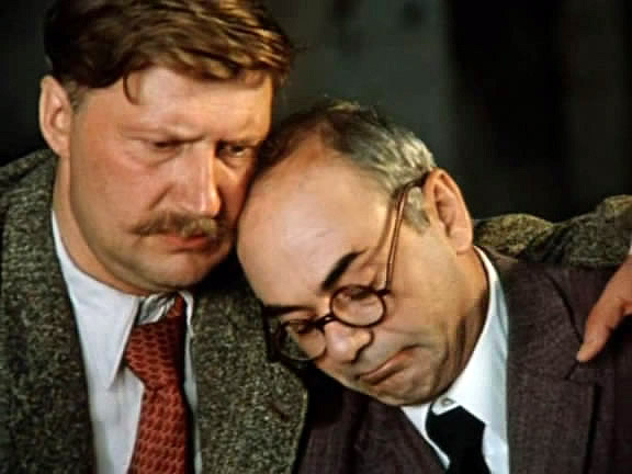 Про молодых особ женского пола