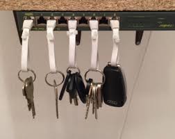 Интересные настенные держатели для ключей.