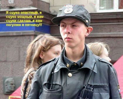 Этот - тоже господин полицейский?