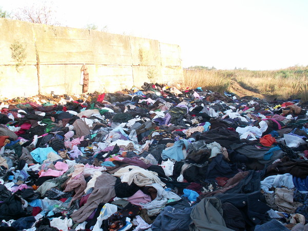 Гуманитарный груз. Выкинули гуманитарную помощь. Гуманитарка на украину из польши. Выкинули гуманитарную помощь на свалку. Требуется гуманитарная помощь.