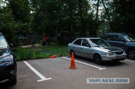 Веселые водители, которые паркуются необычным способом