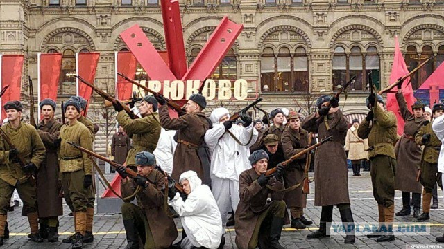Это пародия на реальный парад — историк Спицын о действе на Красной площади