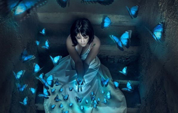 Девушка с бабочками. Эротика 16+