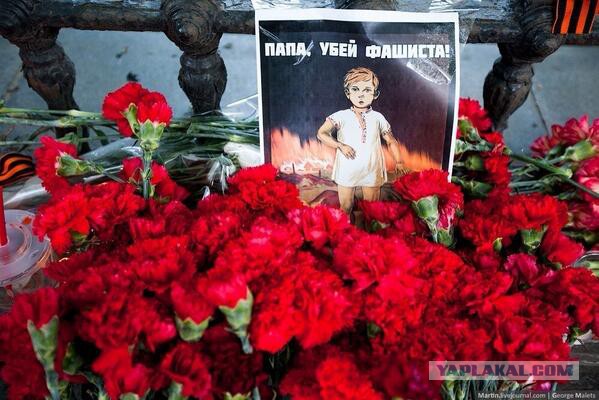 В Луганске населению выдают оружие