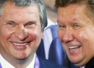 Депутаты Москвы и Петербурга попросили власти выплатить всему населению по 25 тыс. руб.
