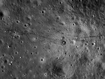 Китайцы заподозрили США во лжи с высадкой на Луне из-за скафандров NASA