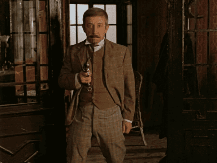 Что было в заднем кармане у Лестрейда?