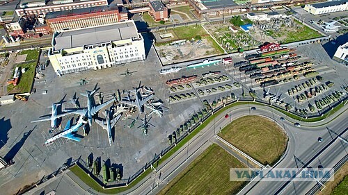 Бандура в аэропорту Кемерово