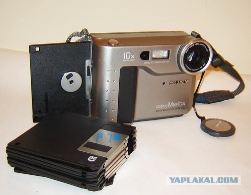 SD-карты были изобретены в 1999 году, тем временем компания Sony — в 1998 году