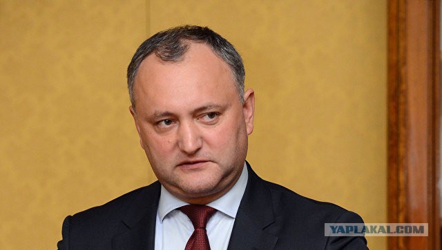 В Молдавии на президентских выборах лидирует глава социалистов Додон