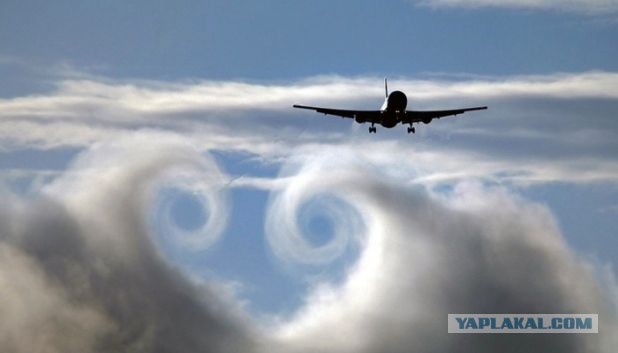 Почему самолет летает