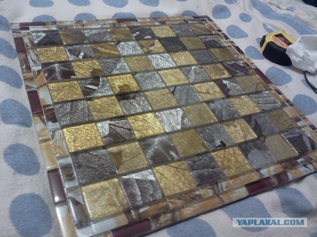 Шахматы из стекла и металла