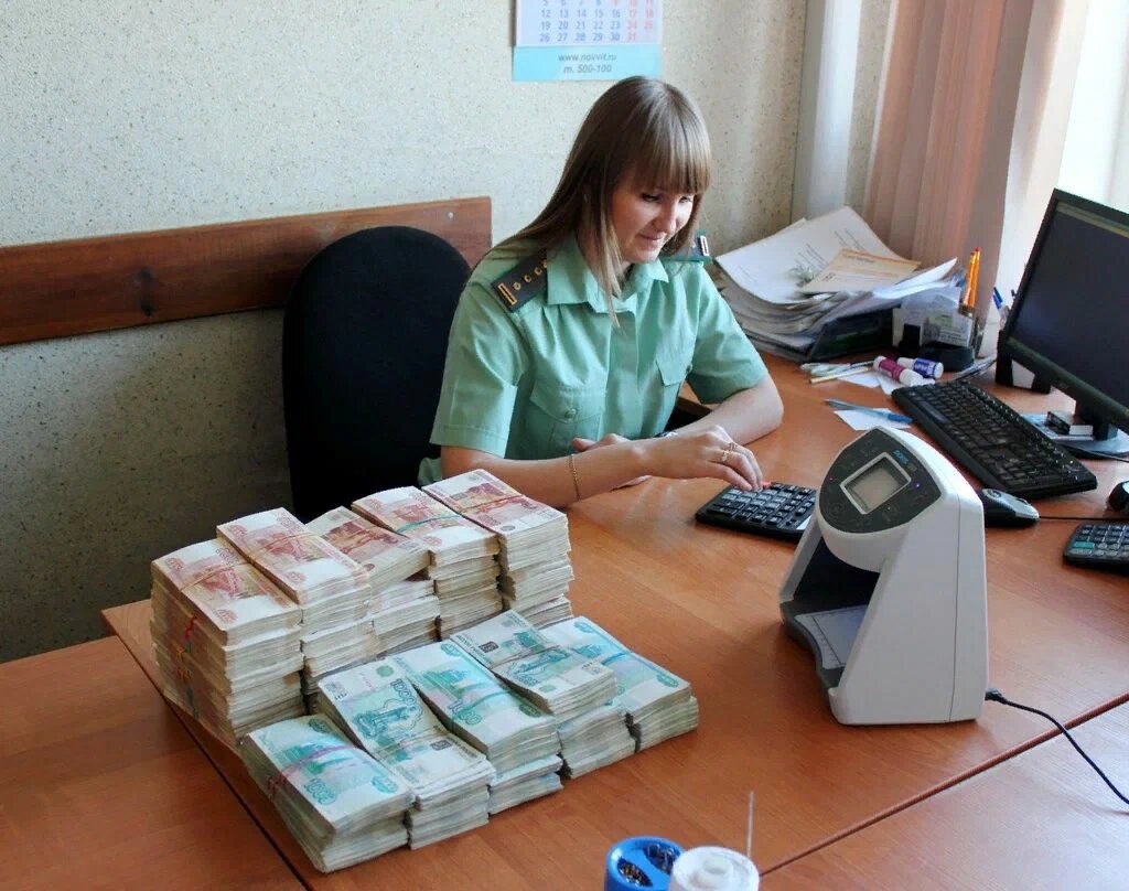 Приставы взыскали сразу 1000 штрафов ГИБДД с одного гражданина. Это — рекорд!