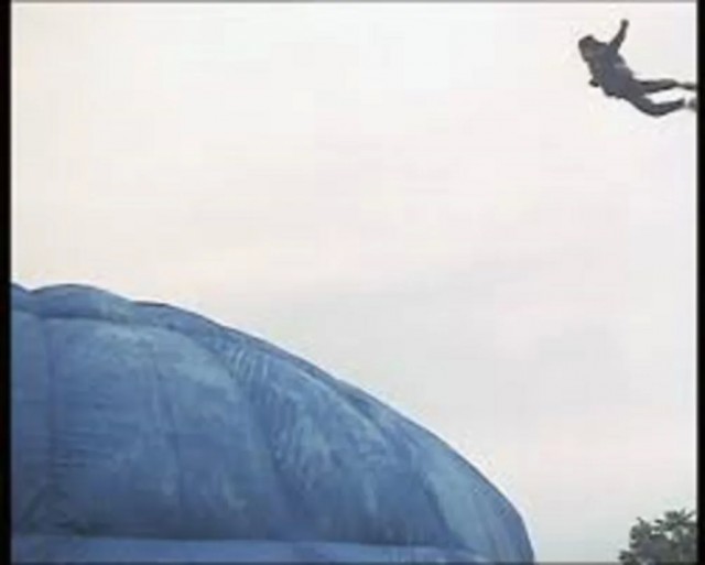 "Midnight Rider" из фильма "Доспехи Бога" (Armour of God) 1986 года.