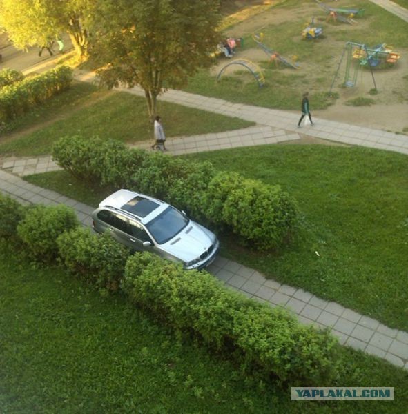 Как Вам такой способ парковки?