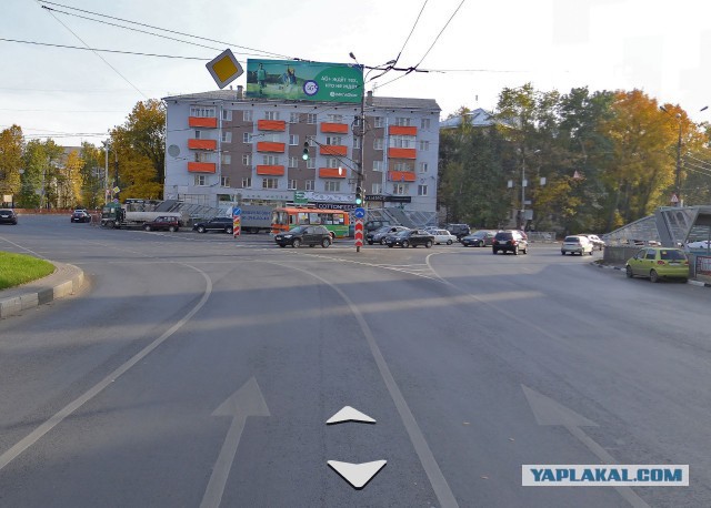 Как должен поступить водитель синего авто?