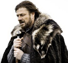 Жители Норильска ползком передвигаются по улице из-за сильного ветра