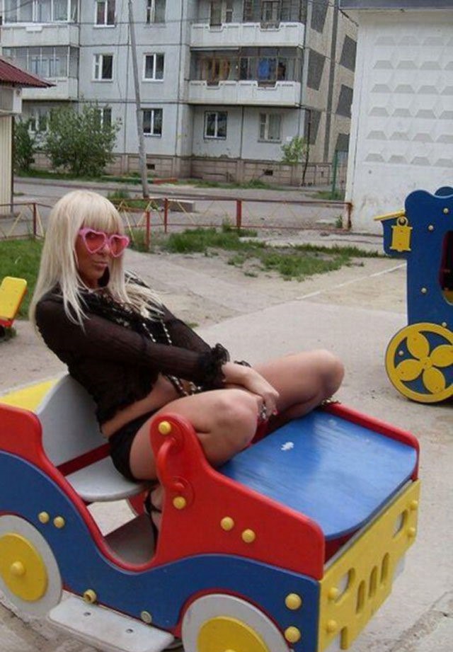 Дуры, хватит выёживаться перед фотиком