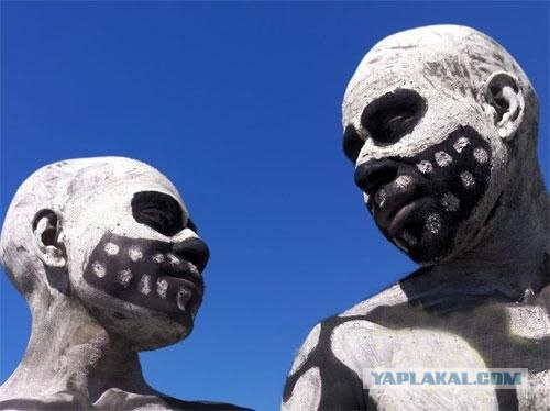 Девки бычат в метро и получают по заслугам