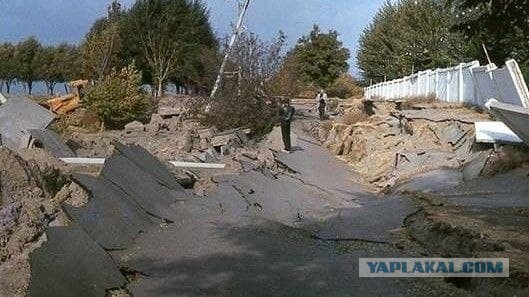 Дома в Турции продолжают разрушаться уже после землетрясения