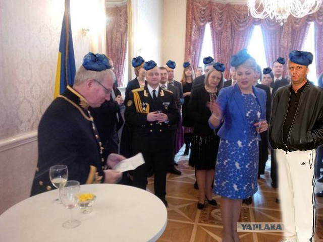 Королева-мать в недоумении.   Для русских - ничего нового.