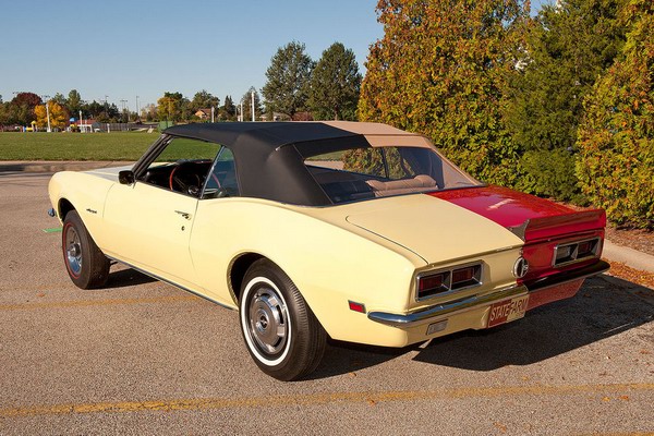 Шеви Камаро в стиле "Джекил и Хайд"