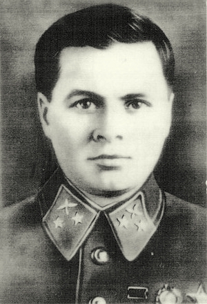 В 24 года он стал Героем Советского Союза, в 28 - генералом, а через год был расстрелян как трус...