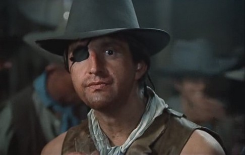 Думает, что любит тебя!