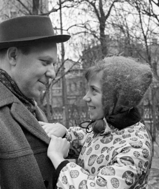Счастливые папы: 25 атмосферных фотоснимков советских знаменитостей со своими детьми