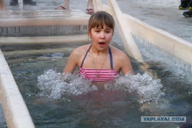 25 лучших девушек, купающихся на Крещение