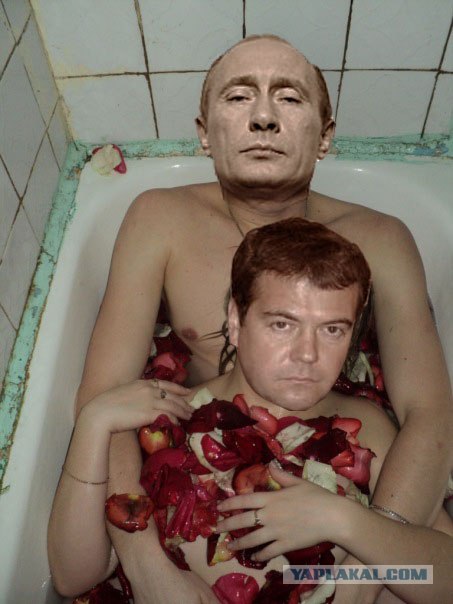 Романтичный вечер с лепестками роз