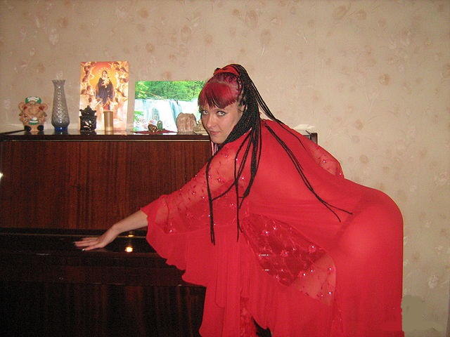 Давай я тебя ещё вот в этой позе сфоткаю