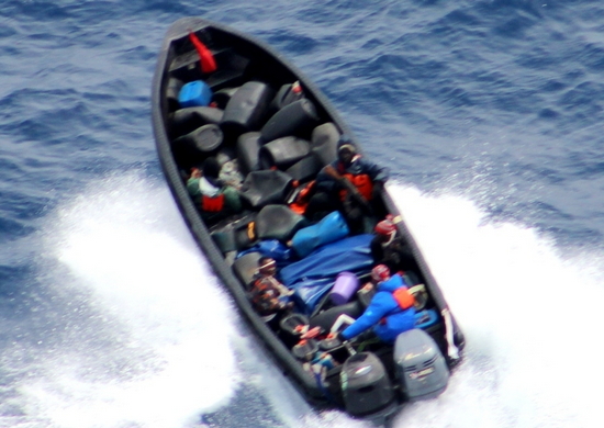 Российские военные моряки спасли панамское судно от пиратов