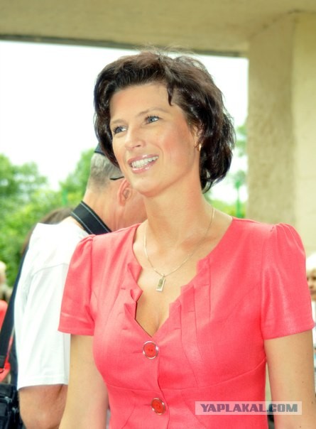 "Он все снимает, засранец".