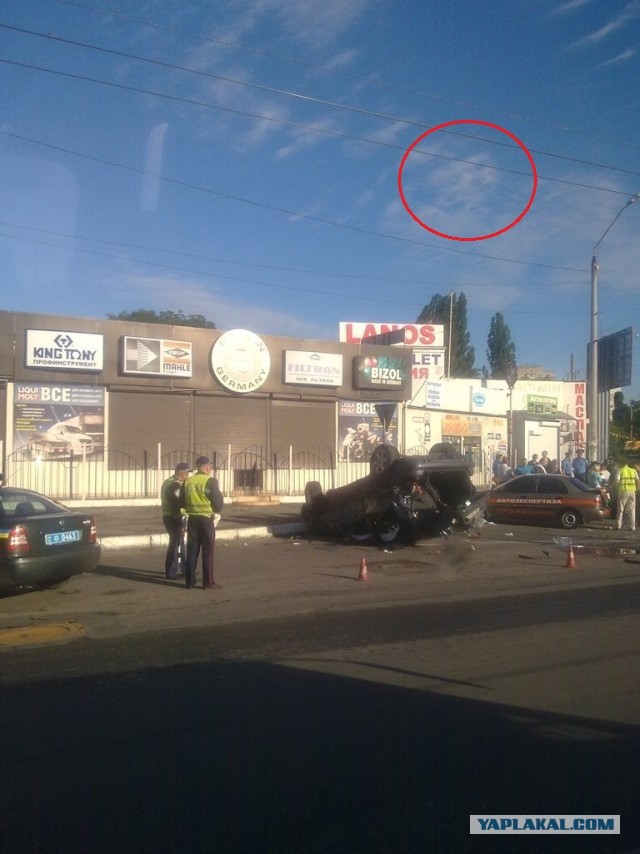 В Одессе столкнулись три внедорожника