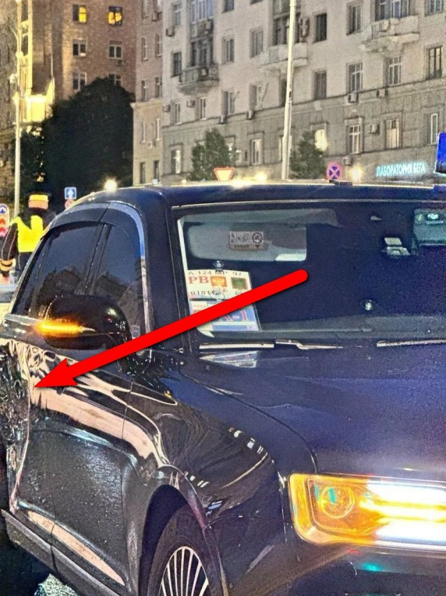 Автомобиль главы ЛДПР Слуцкого столкнулся с мотоциклом в Москве